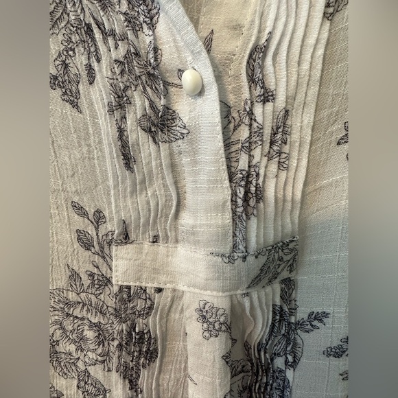COUNTERPARTS Women’s 3/4 sleeve Pintuck Printed Blouse White - Black print sz S - Picture 4 of 17